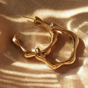 Eleanor Sculpted Gold Earrings